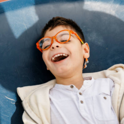 Ühevaatelised prillid või kontaktläätsed