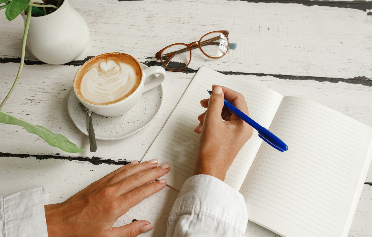 Modern reading and office work glasses with extended viewing distance